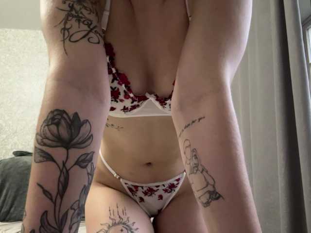 pearlmoonf live cam on BongaCams