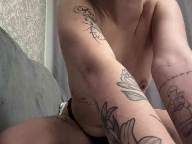 pearlmoonf webcam