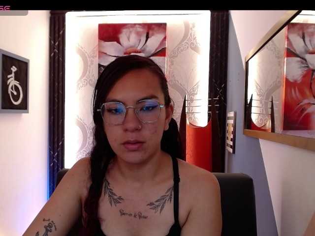 le modèle cellesteee-derlit est en webcam porno dans un show sur le site bongacams, il possède les tags suivants: Latino/Hispanic,Brunette,Shaved