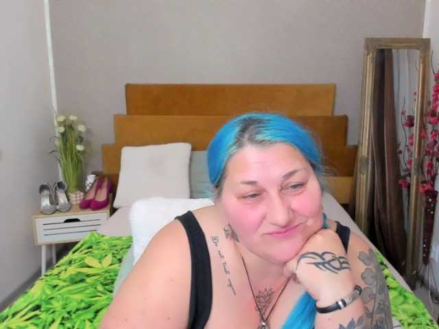 SweetBoobsM, en directo ahora en BongaCams