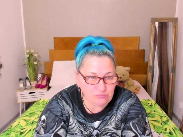 SweetBoobsM, en directo ahora en BongaCams