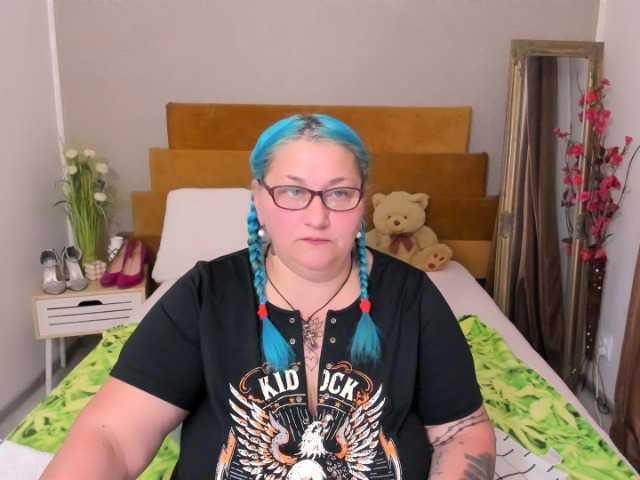 SweetBoobsM live cam on BongaCams
