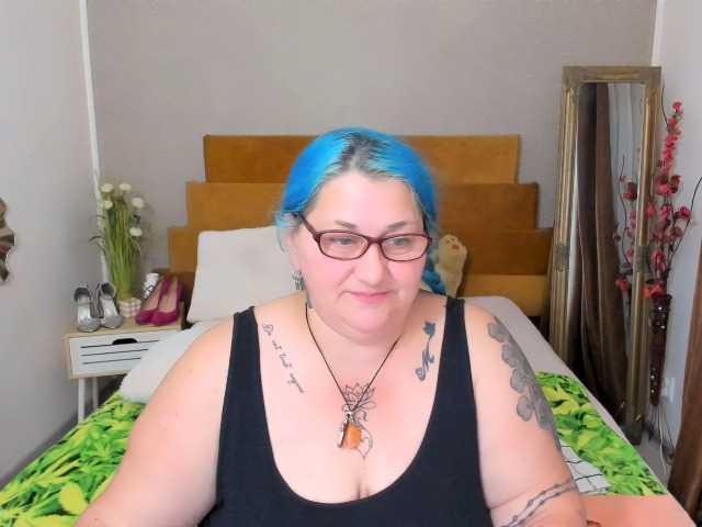 SweetBoobsM, en directo ahora en BongaCams