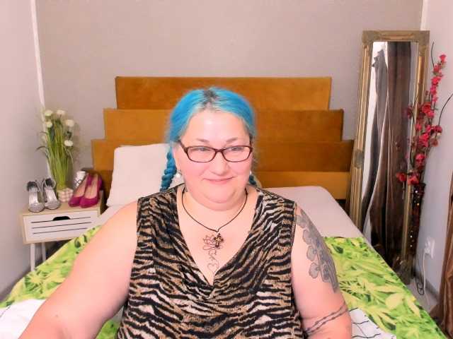 SweetBoobsM — live female cam