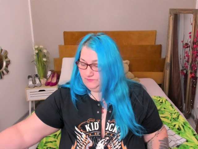 SweetBoobsM live cam preview