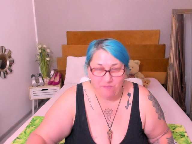 SweetBoobsM live cam on BongaCams