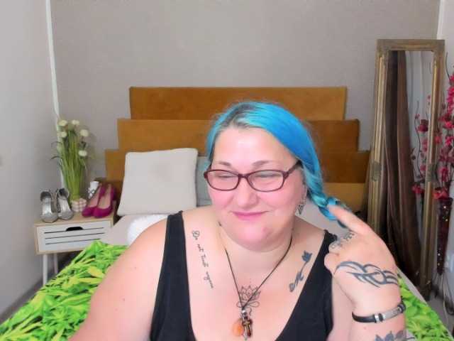 SweetBoobsM, en directo ahora en BongaCams