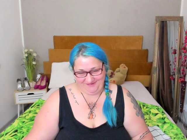 SweetBoobsM, en directo ahora en BongaCams