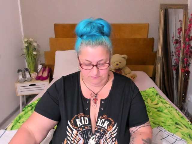 SweetBoobsM live cam on BongaCams