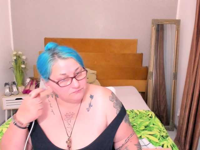 SweetBoobsM live cam preview