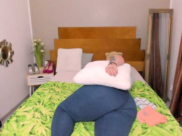 SweetBoobsM live cam preview