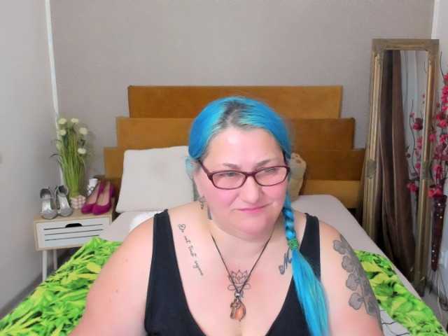 SweetBoobsM, en directo ahora en BongaCams