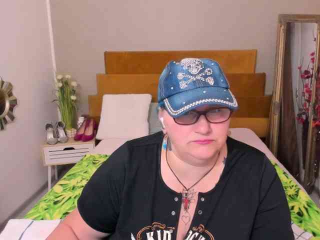 SweetBoobsM webcam