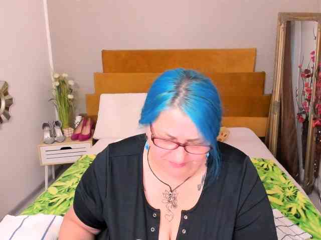 SweetBoobsM webcam