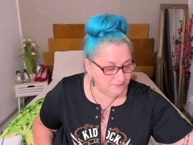 SweetBoobsM webcam