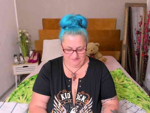 SweetBoobsM webcam