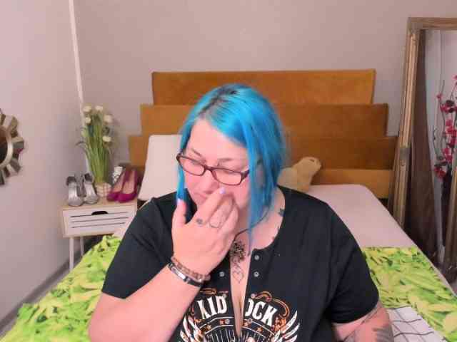 SweetBoobsM webcam