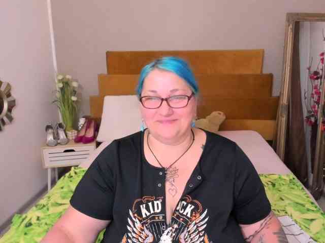 SweetBoobsM webcam