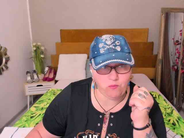 SweetBoobsM webcam