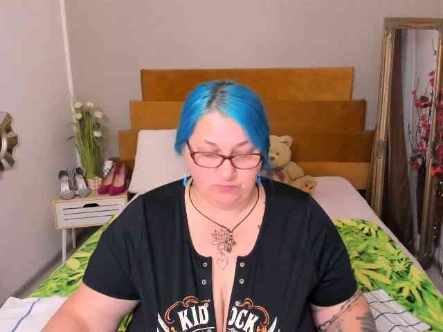 SweetBoobsM webcam