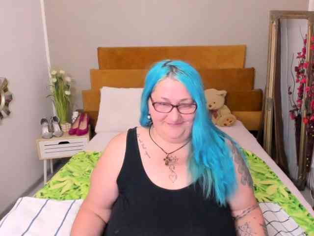 SweetBoobsM webcam
