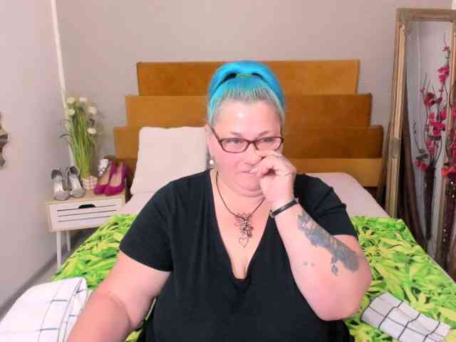 SweetBoobsM webcam