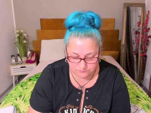 SweetBoobsM webcam