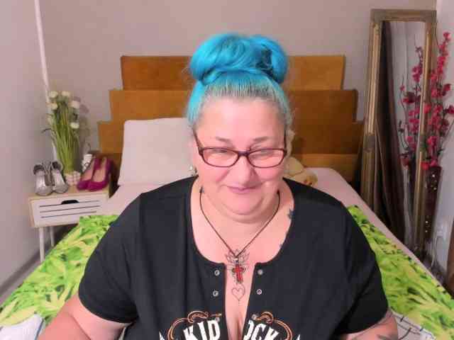 SweetBoobsM webcam