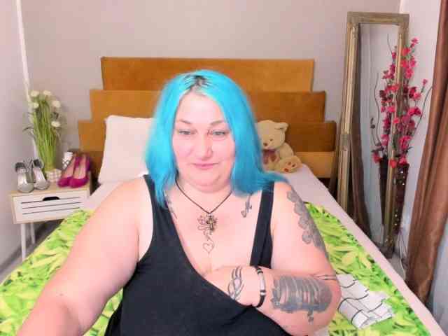 SweetBoobsM webcam