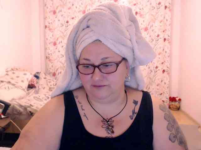 SweetBoobsM webcam