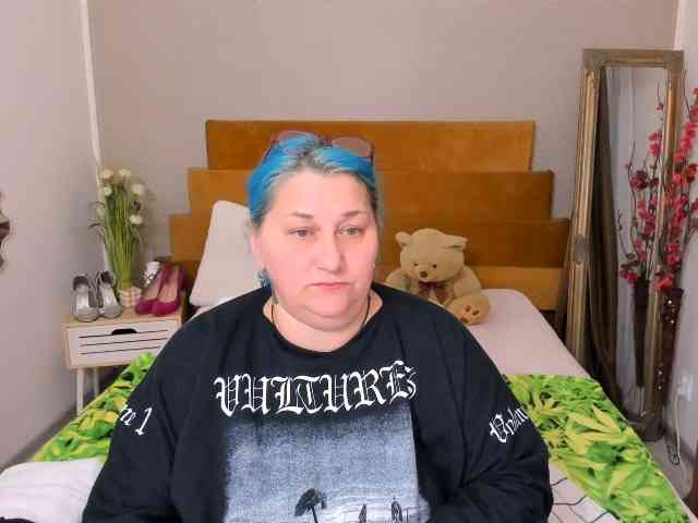 SweetBoobsM webcam