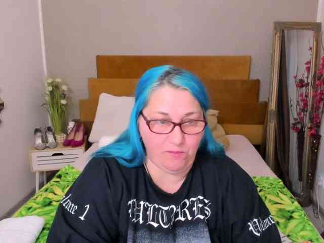 SweetBoobsM webcam