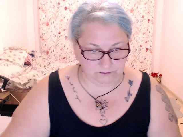 SweetBoobsM webcam