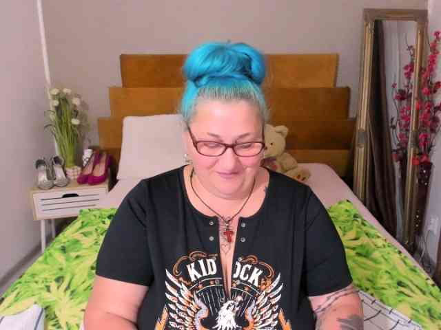 SweetBoobsM webcam