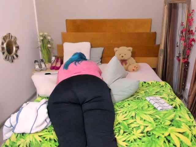 SweetBoobsM webcam