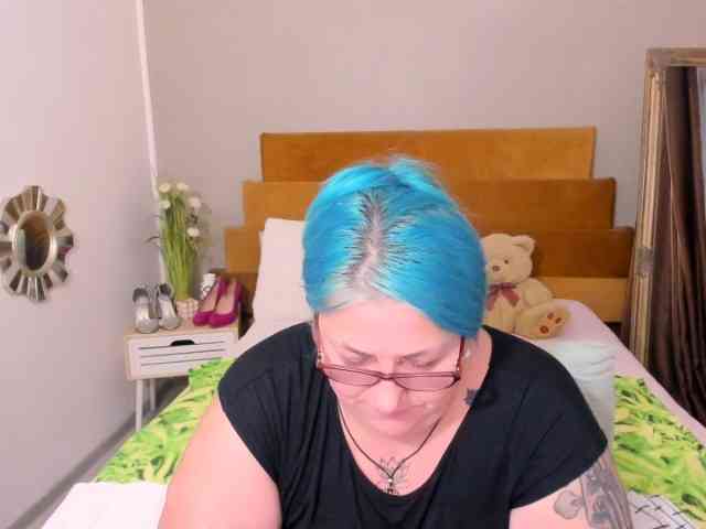SweetBoobsM webcam
