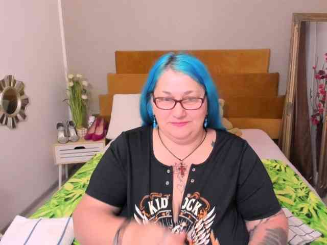 SweetBoobsM webcam