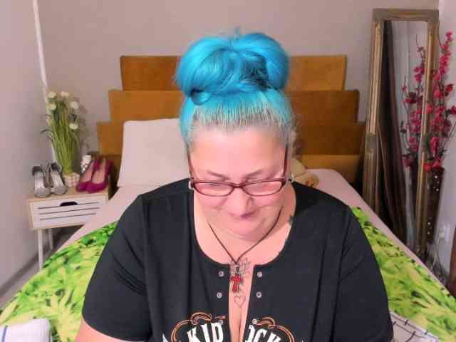 SweetBoobsM webcam