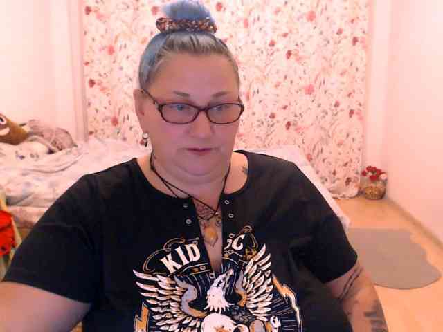 SweetBoobsM webcam