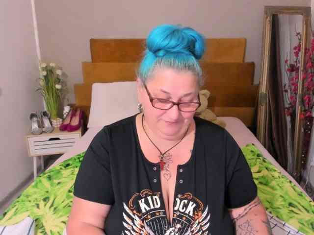 SweetBoobsM webcam