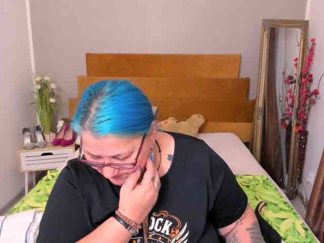 SweetBoobsM webcam