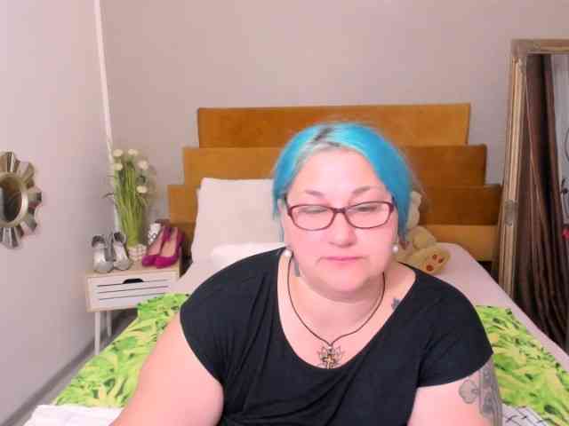 SweetBoobsM webcam