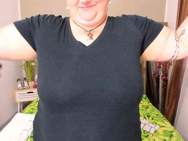 SweetBoobsM webcam