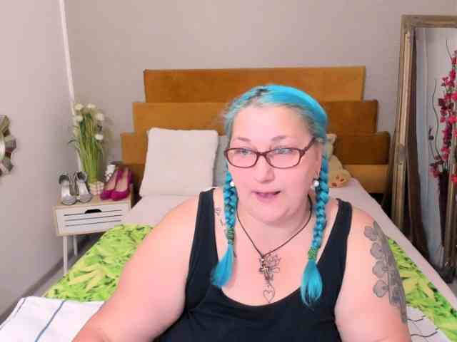 SweetBoobsM webcam
