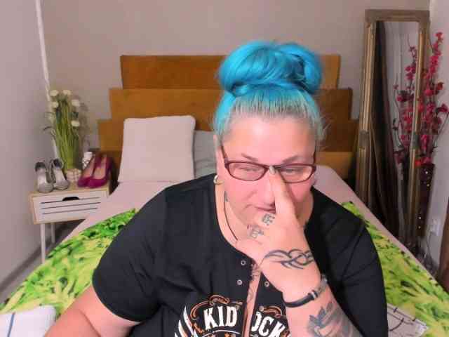 SweetBoobsM webcam