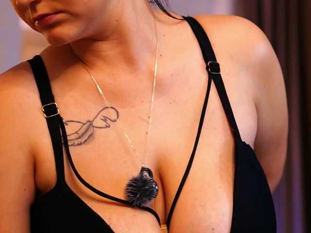 MilaFawn live cam on BongaCams