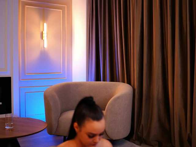 MilaFawn live cam preview