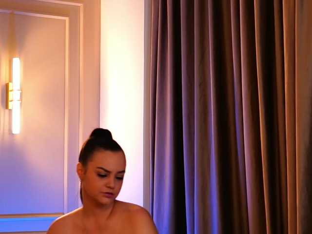 MilaFawn live cam preview