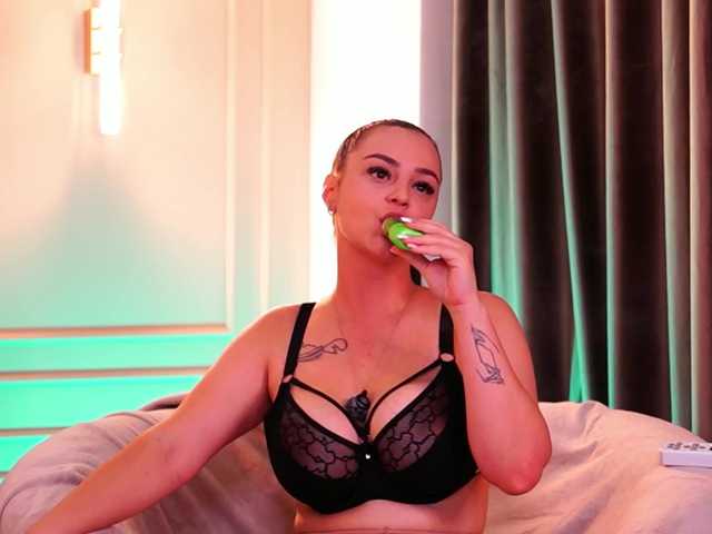 MilaFawn live cam on BongaCams