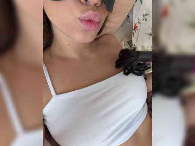 MilanaMila webcam